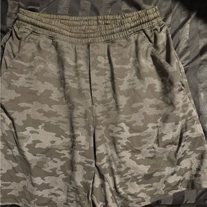 lululemon athletica Men's Gray Camo Athletic Shorts